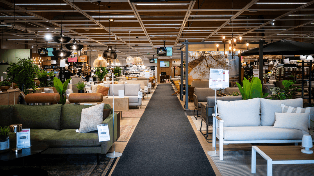 Aisle and sofa displays inside Veke’s Raisio store
